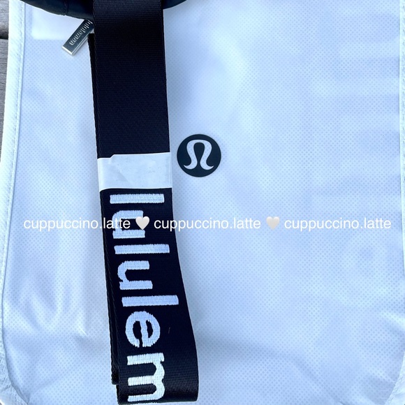 🖤NWT🤍Lululemon Athletica Everywhere Belt Bag in Black/White - Extended Strap - Picture 7 of 15